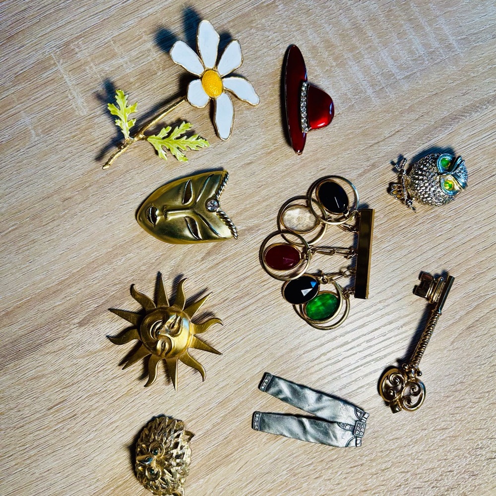 9 Elegant Gold and Silver Brooch Set